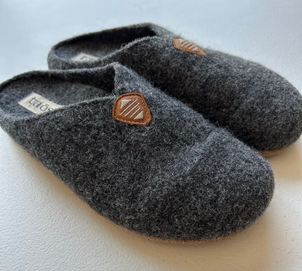 Taos My Sweet Wool Slipper Scuff 70 % Wool Charcoal Gray Sz 42 Non Slip Sole